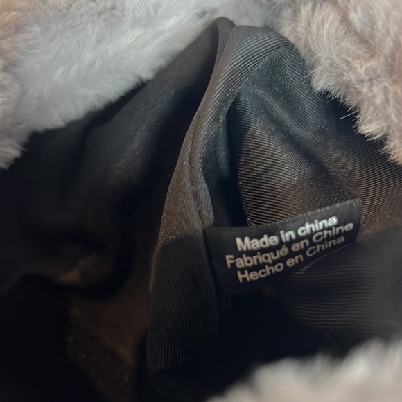 Holiday Faux Fur Wine Bag - Picture 5 of 8